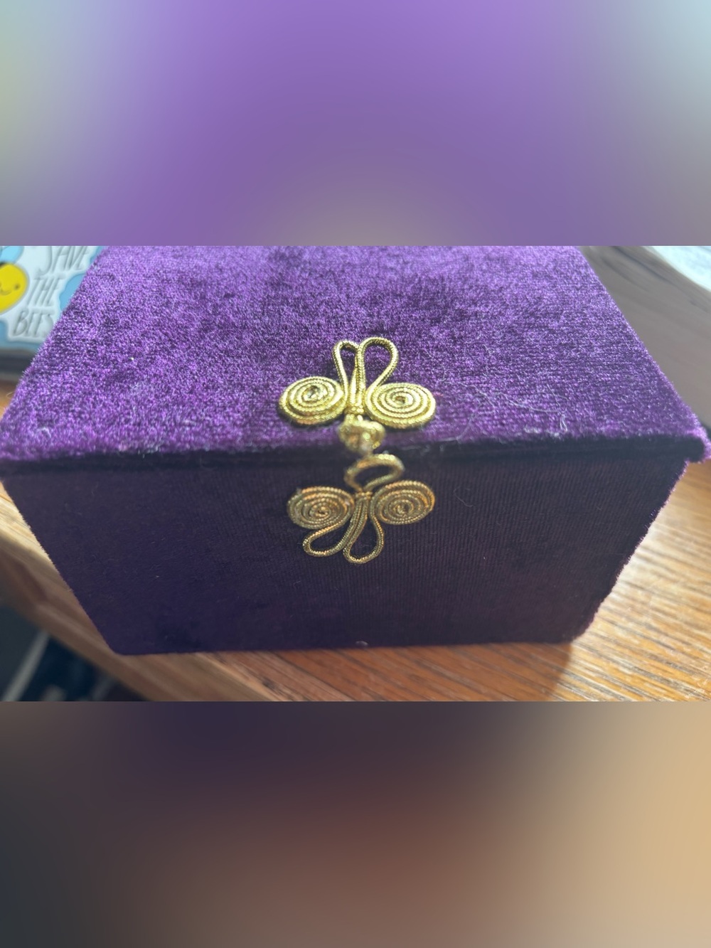 PURPLE VELVET DECORATIVE TRINKET/JEWELRY OR ORNAMENT BOX